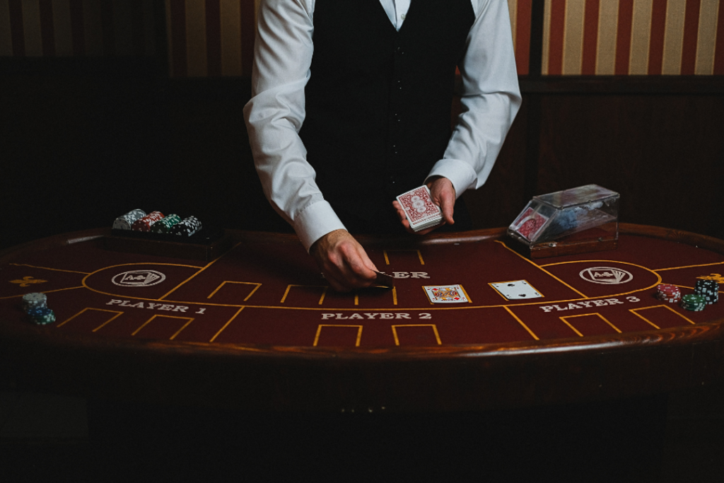 Poker Tips for First-Time Casino Visitors: 4 Expert Tips